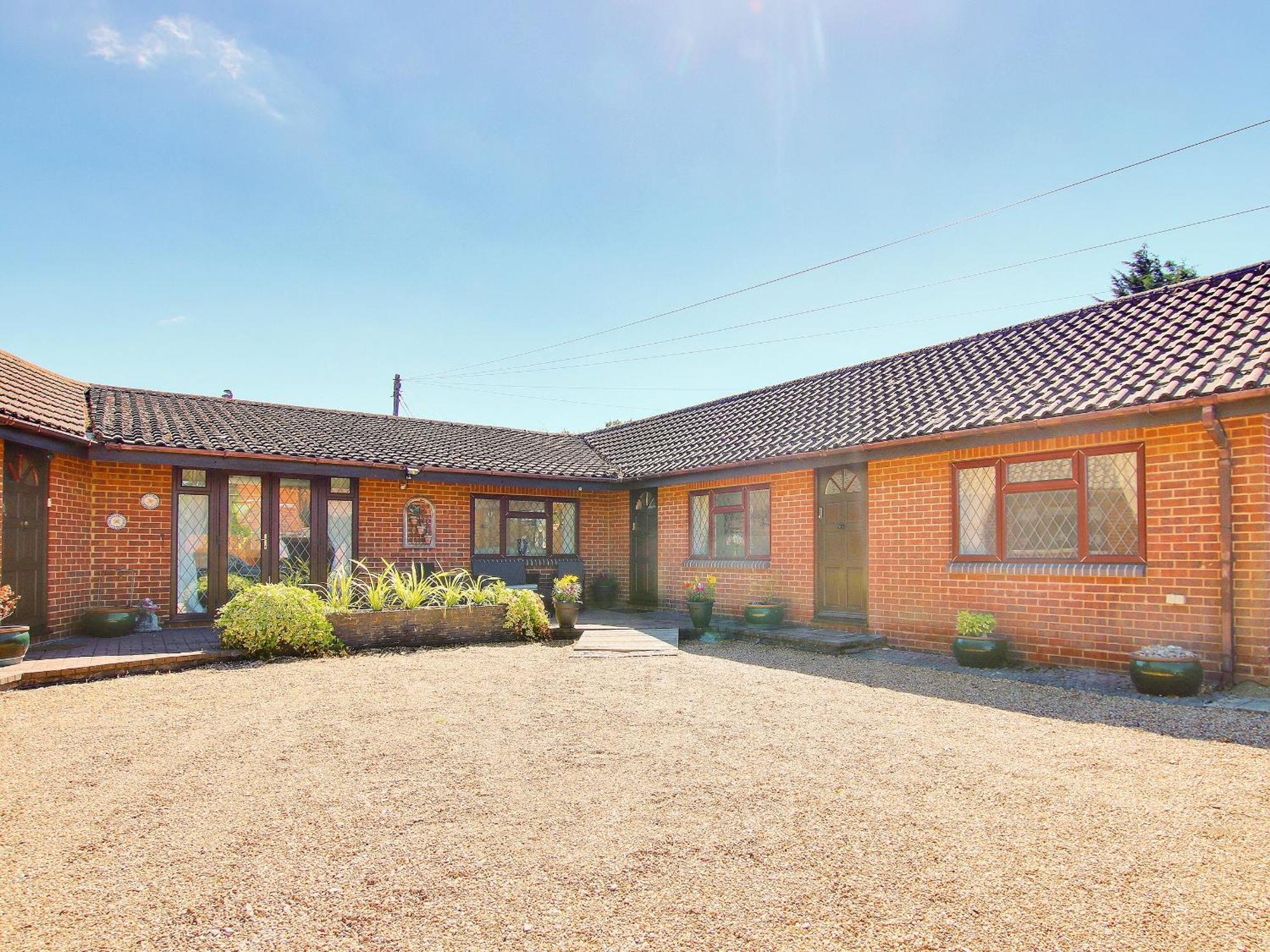 Irenic Lodge Netley Exterior photo